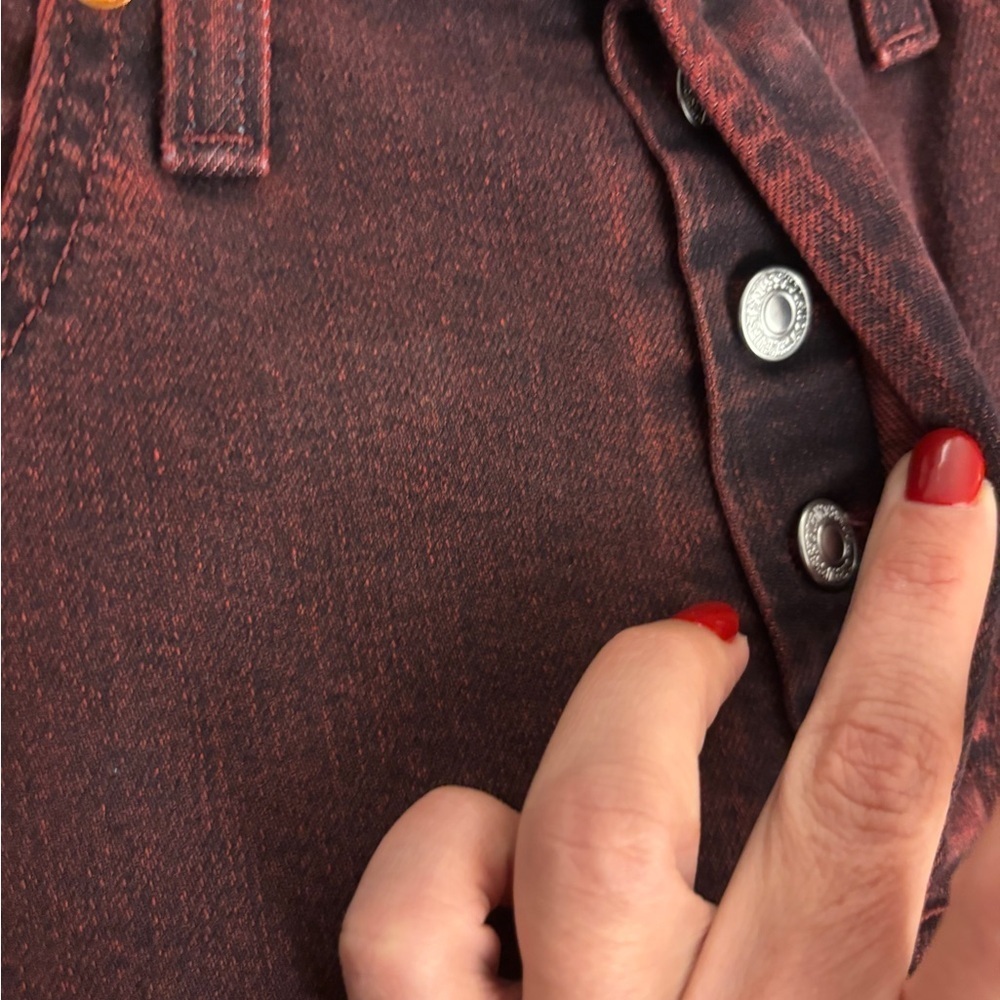 NWT! Levi's Women's Jeans in Burgundy Size 27 - Picture 9 of 11